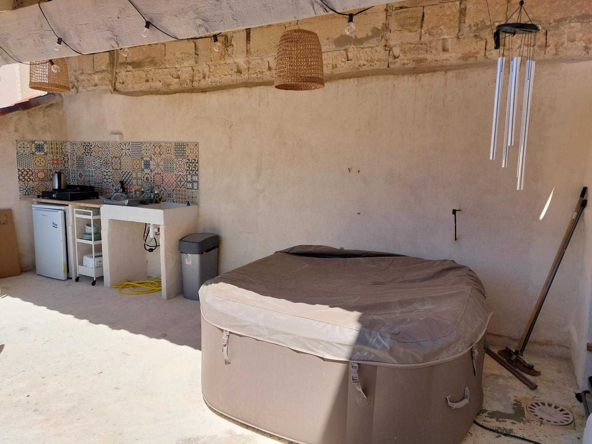Maison Intra Muros, Terrasses Avec Vue Jaccuzzi Et Garage Avignon Bilik gambar